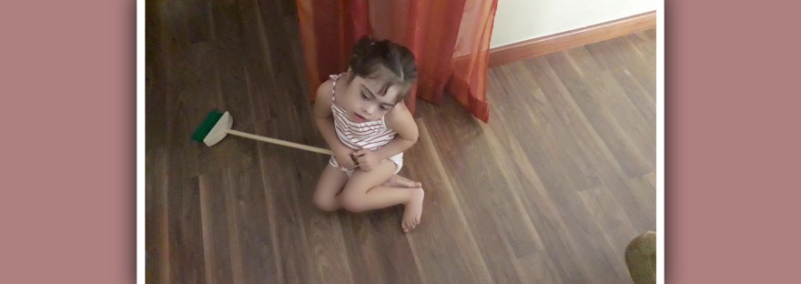 imagen tareas del hogar en ninos con sindrome de down