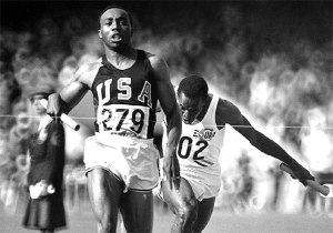 imagen de Jim Hines batiendo record 100 metros lisos