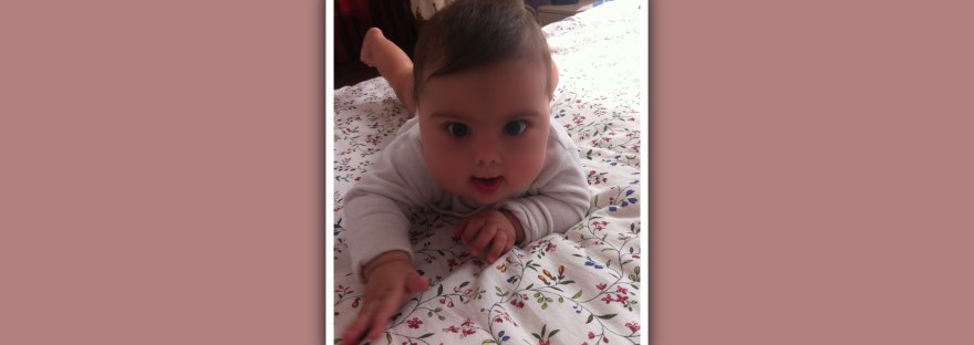 imagen nina con sindrome de down boca abajo