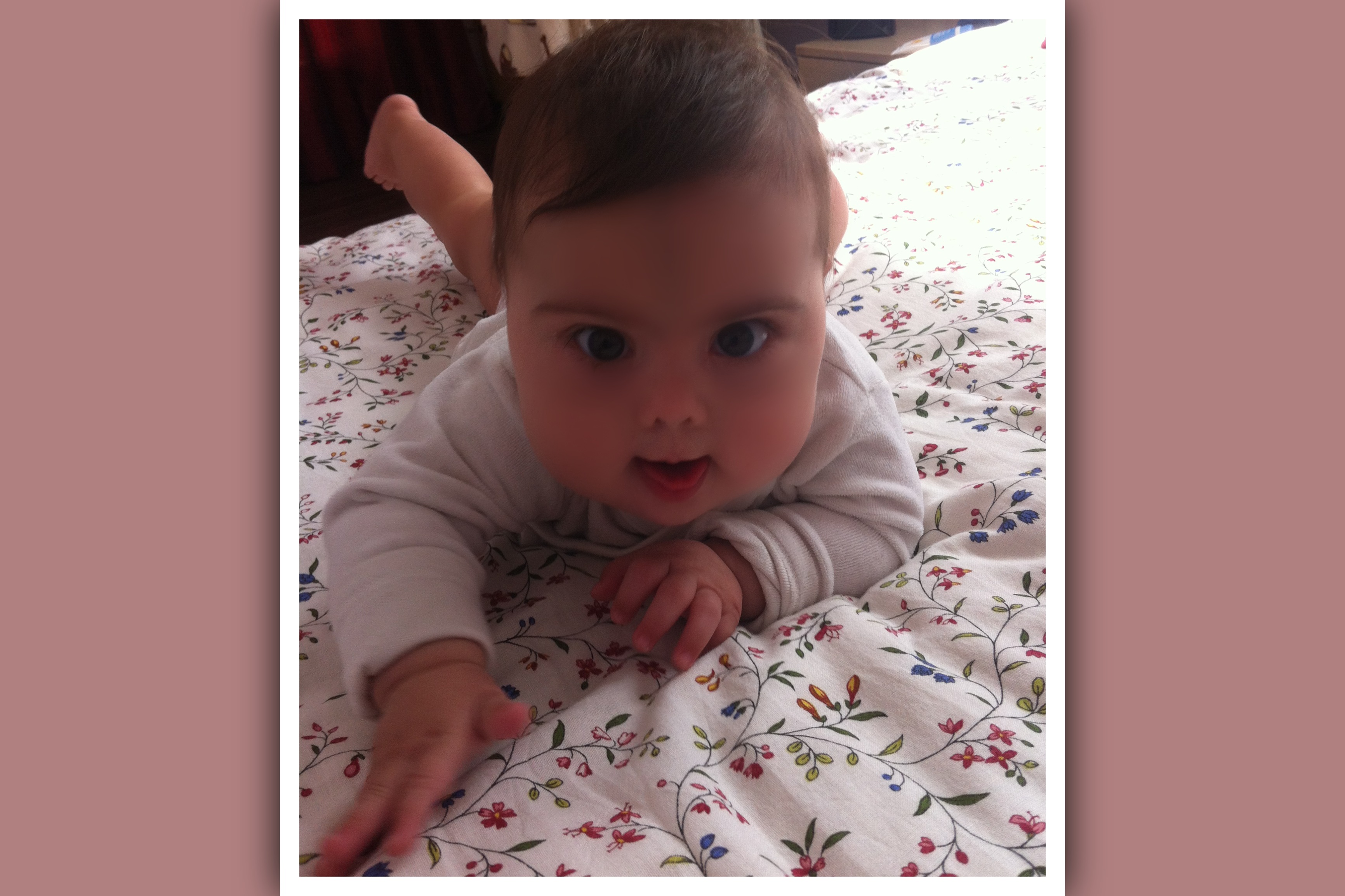 bebe con sindrome de down boca abajo